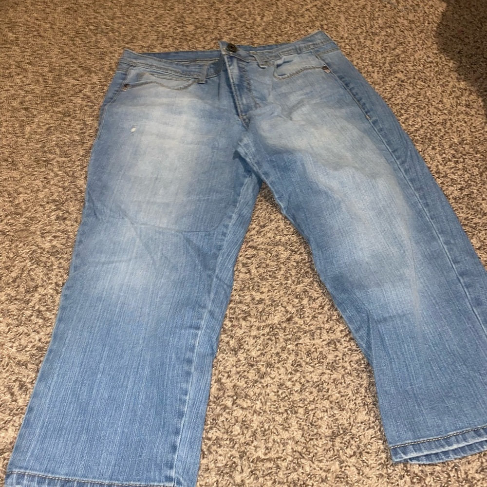 Size 12/30. Never worn (don’t know brand)